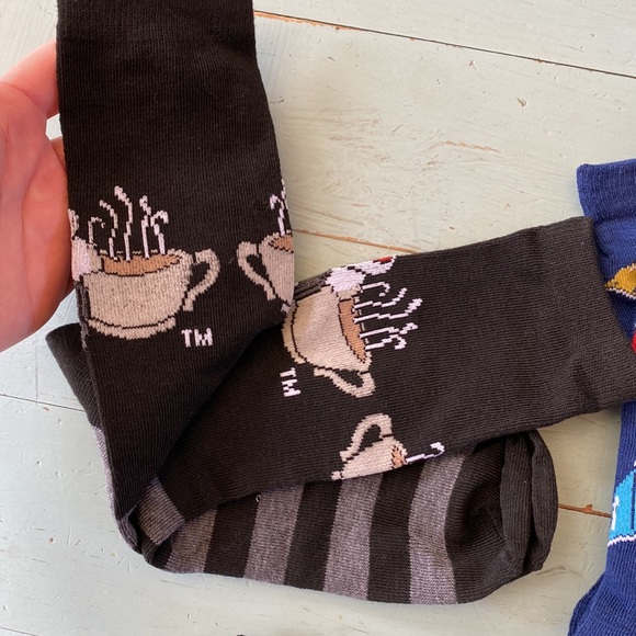 F.r.i.e.n.d.s socks (7 pair) woman’s size 8-12 - Picture 3 of 9